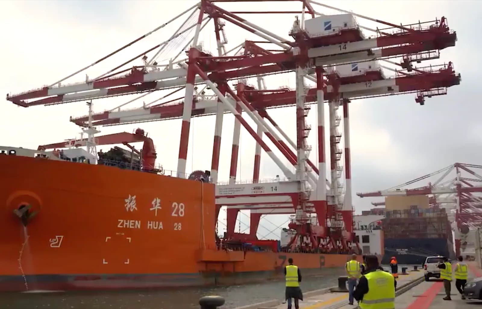 Hutchison Ports instala dos nuevas grúas en la terminal Best del Puerto de Barcelona