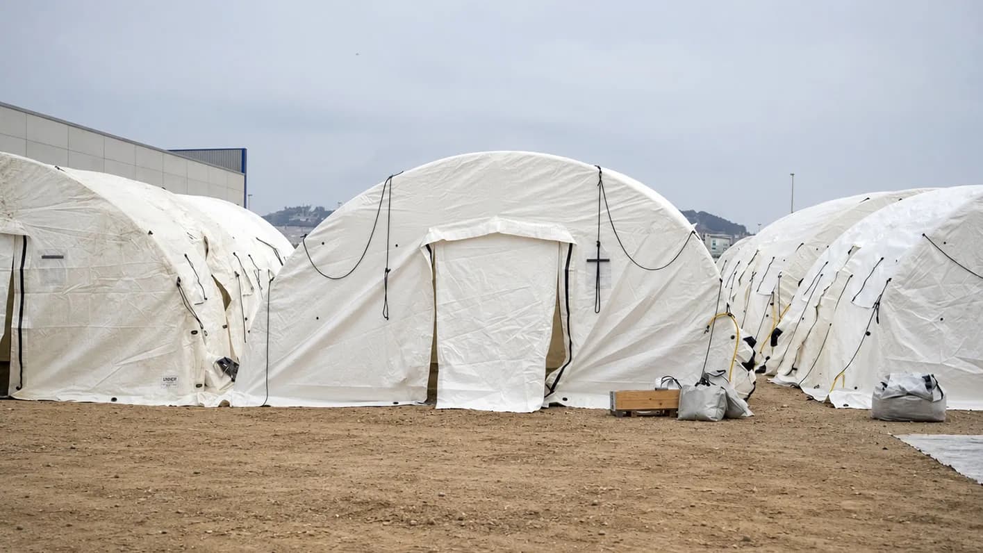El Gobierno autoriza la ocupación temporal de 16.000 metros cuadrados del puerto de Ceuta para atender a migrantes