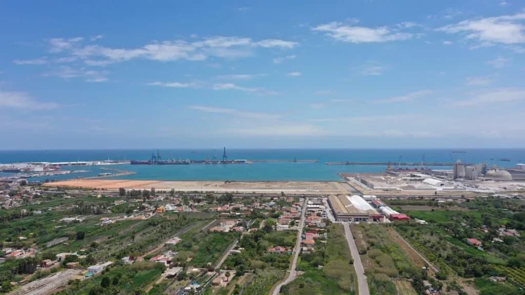 El puerto de Castellón refuerza su apoyo al sector cerámico en la feria Cersaie