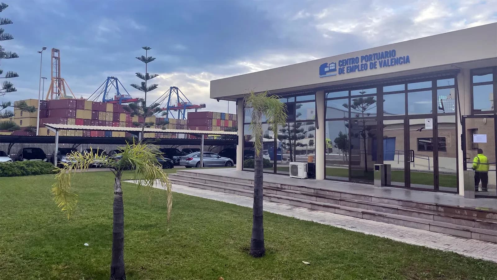 Los trabajadores portuarios de Valencia actualizan su convenio colectivo para adaptarlo a la nueva normativa e incorporar los permisos climáticos