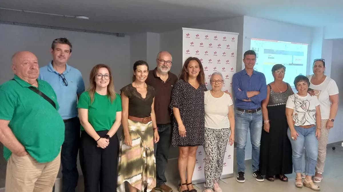 Cepsa destaca su compromiso con el entorno y la transición energética en su reunión con el Comité de Vecinos