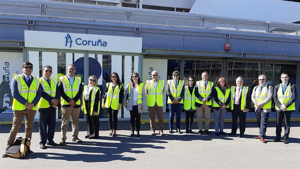 Una delegación de profesionales chilenos visita las instalaciones del puerto de La Coruña