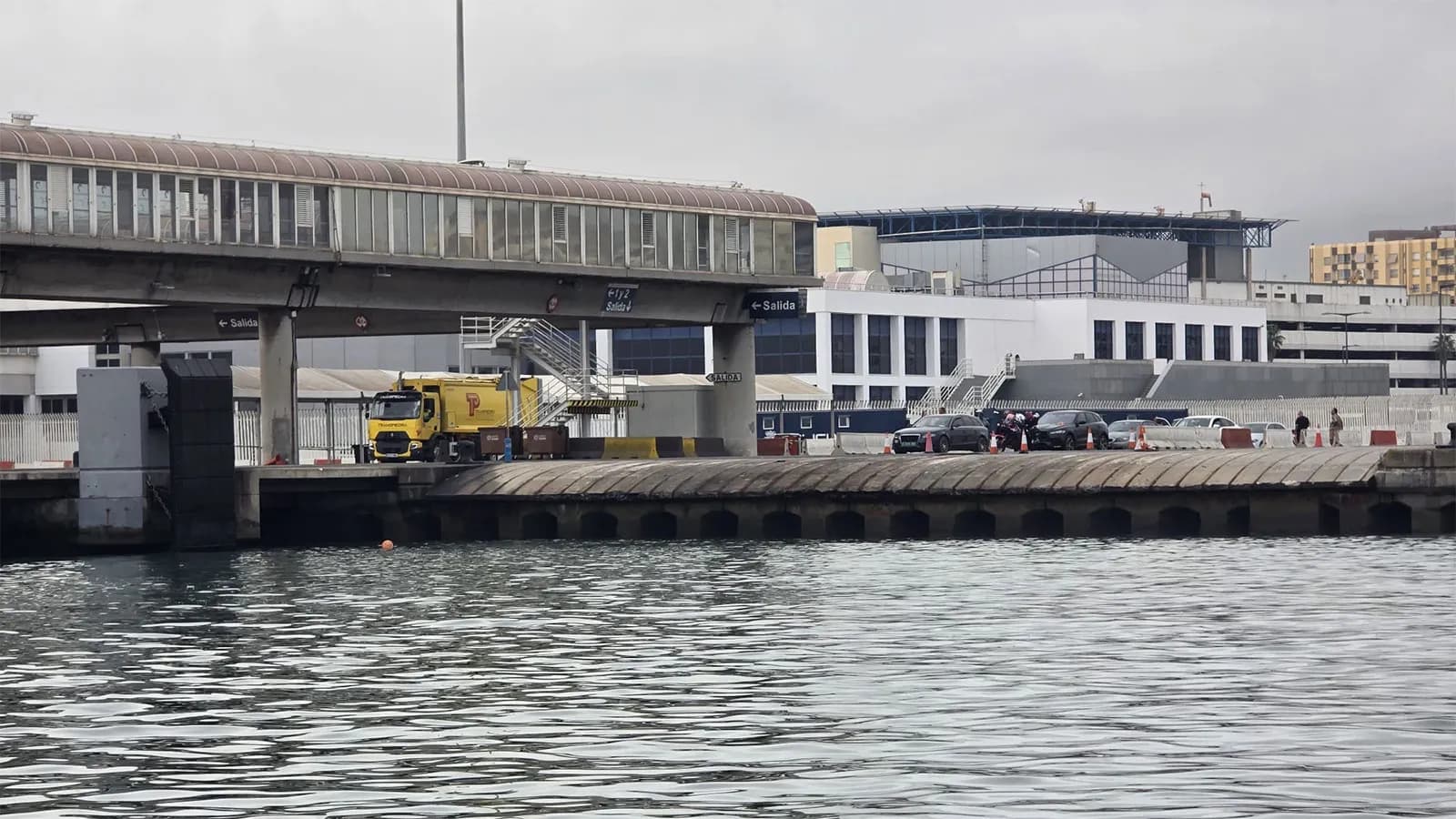 Un vehículo cae al mar en el Puerto de Algeciras y deja dos mujeres fallecidas