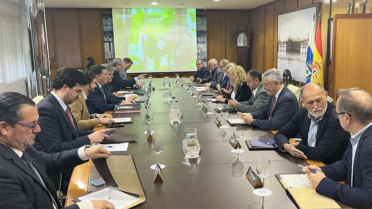 El Puerto de Huelva formaliza el nombramiento de Alfonso Peña como nuevo director de la institución portuaria