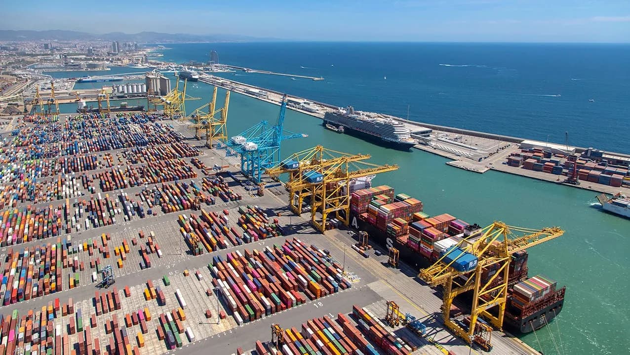 El tráfico de contenedores del Puerto de Barcelona aumenta un 5% durante el primer semestre