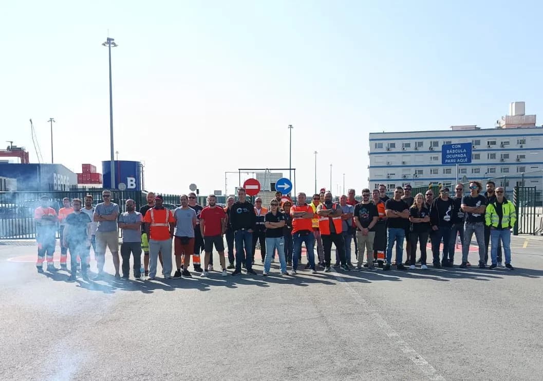 La plantilla de Port Nou convoca huelga tras ocho despidos en la terminal del puerto de Barcelona