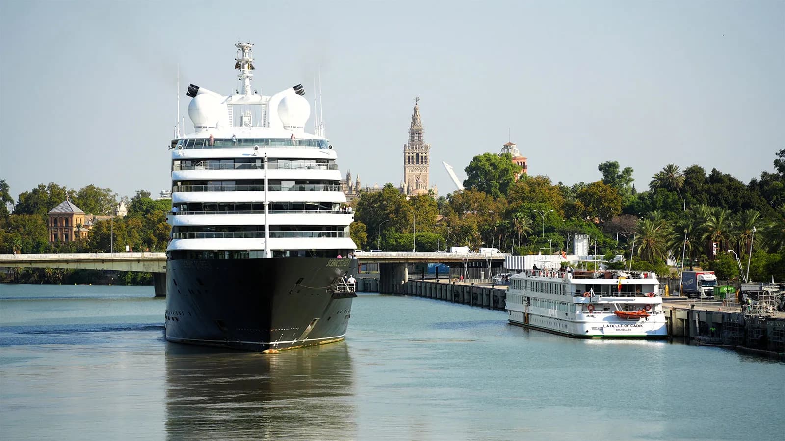 El Puerto de Sevilla lleva a Seatrade Cruise Med su oferta para el segmento de cruceros de alta gama