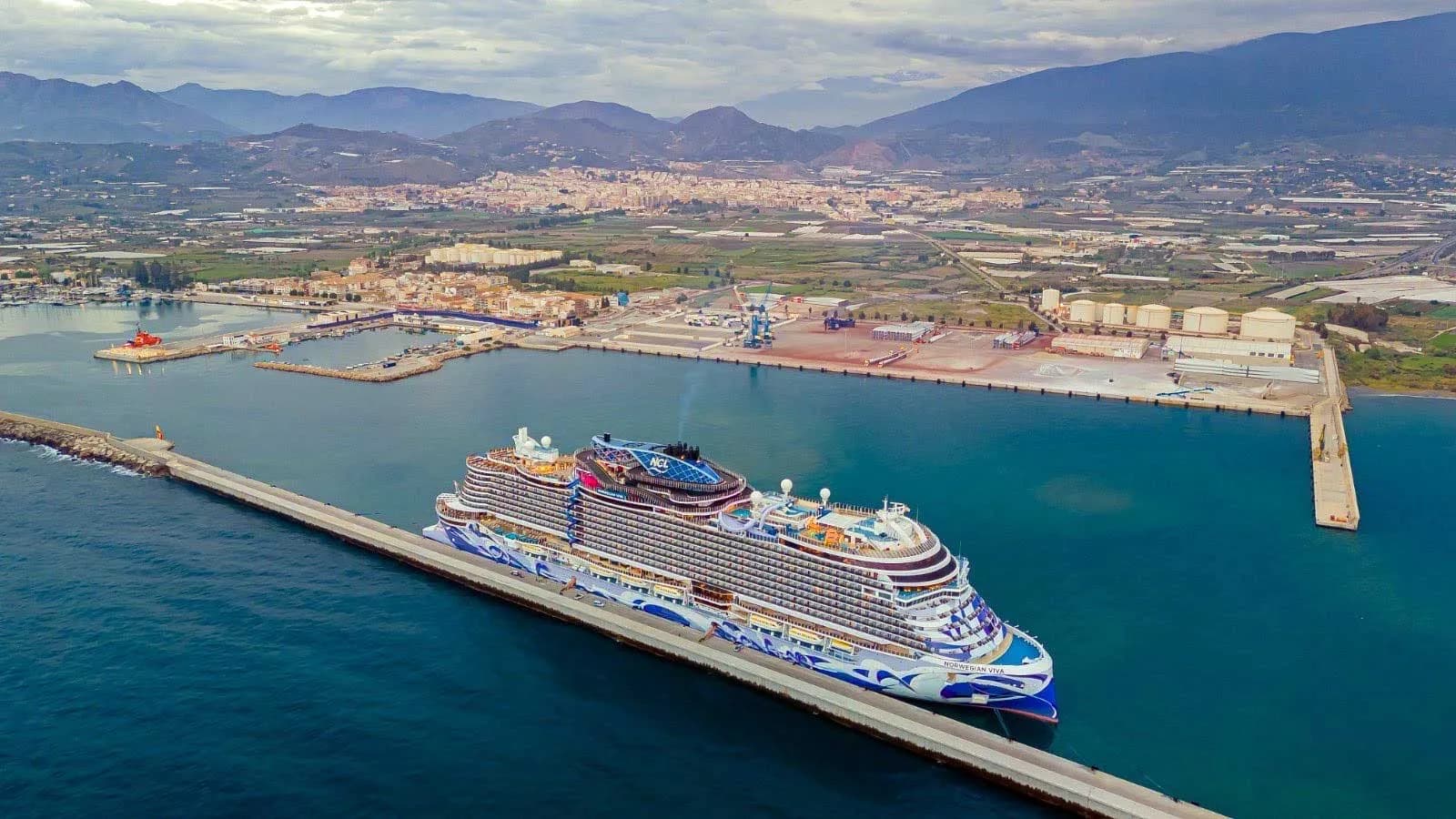 El Puerto de Motril recibe a dos cruceros con cerca de 4.000 pasajeros