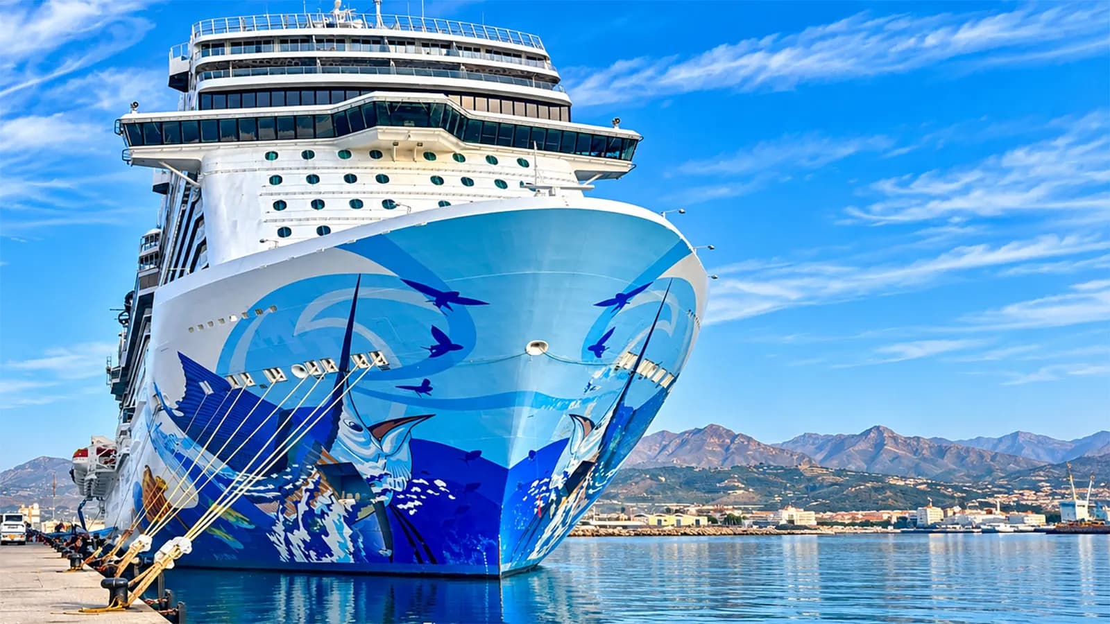 El Puerto de Motril recibe por primera vez al Norwegian Escape en una jornada de doble escala de cruceros