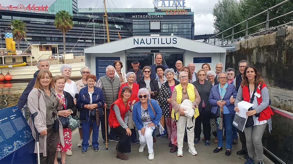 Cruz Roja de Vigo finaliza los talleres de verano para personas mayores con la visita al Observatorio Submarino “Nautilus”