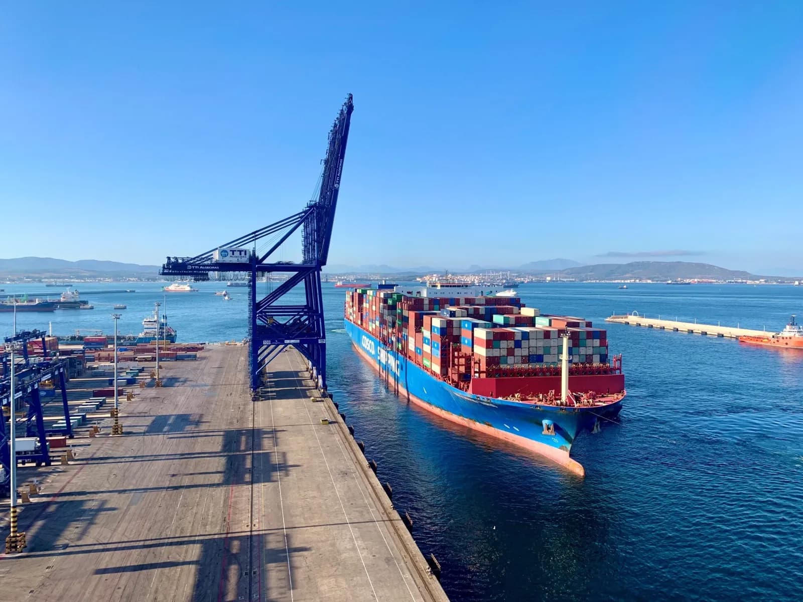 TTI Algeciras opera un megabuque de 20.000 TEUs de COSCO