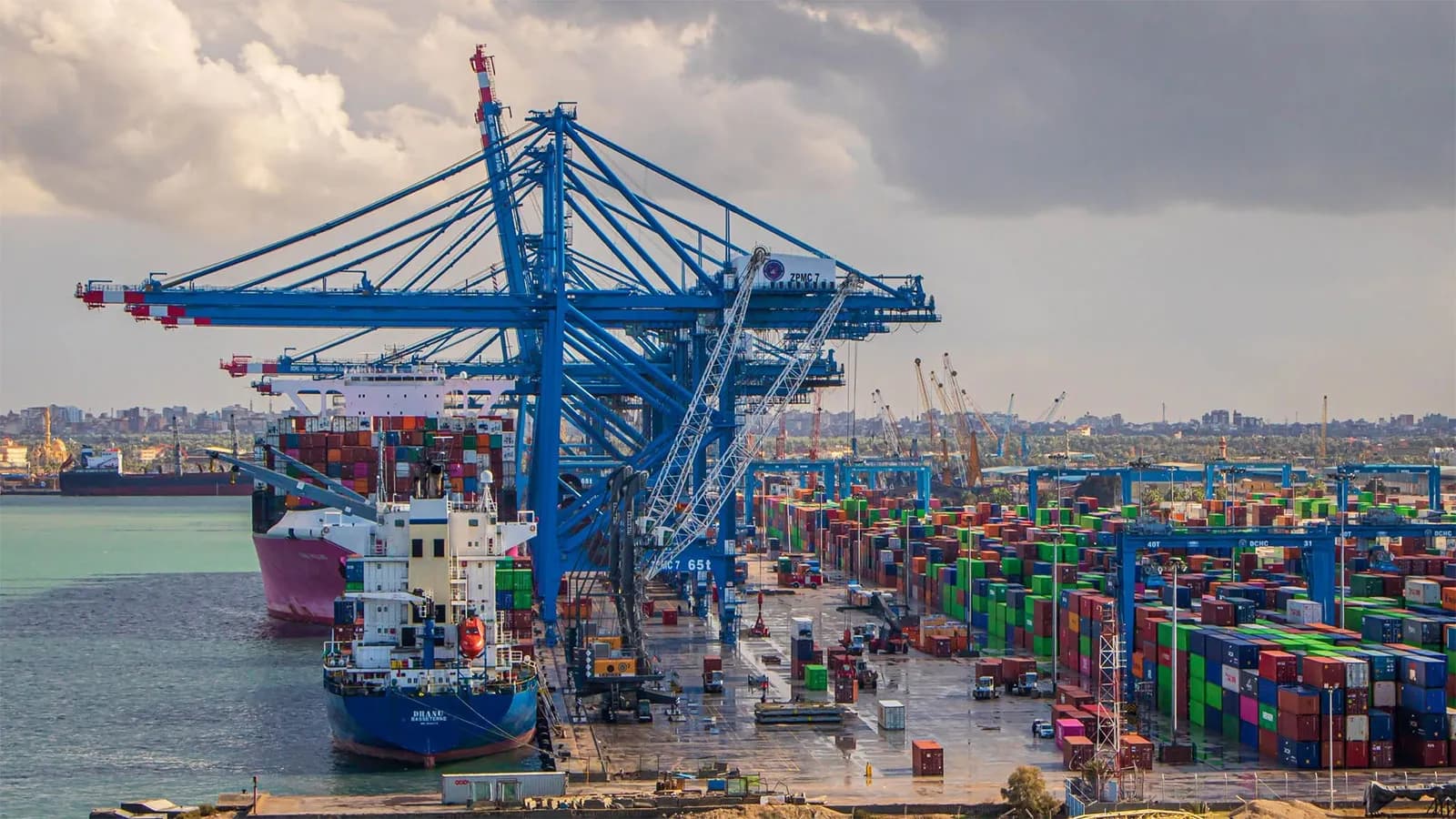 La Comisión Europea rebaja al 50% el umbral de los puertos de transbordo vecinos en su revisión del ETS marítimo