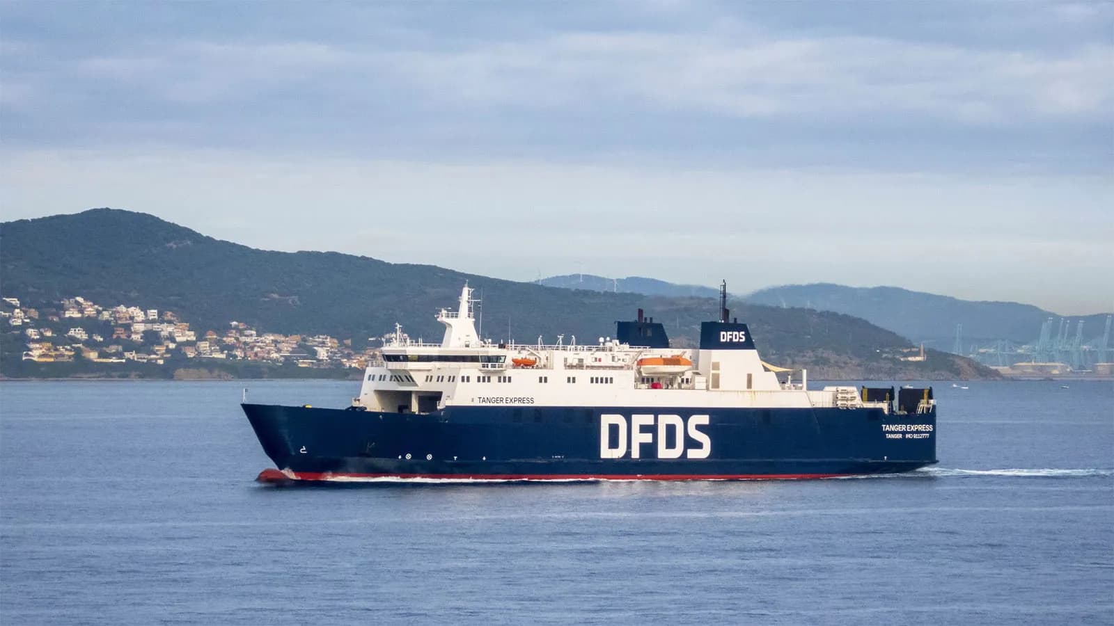 Baleària y DFDS reordenan el mercado de ferris en el Estrecho de Gibraltar