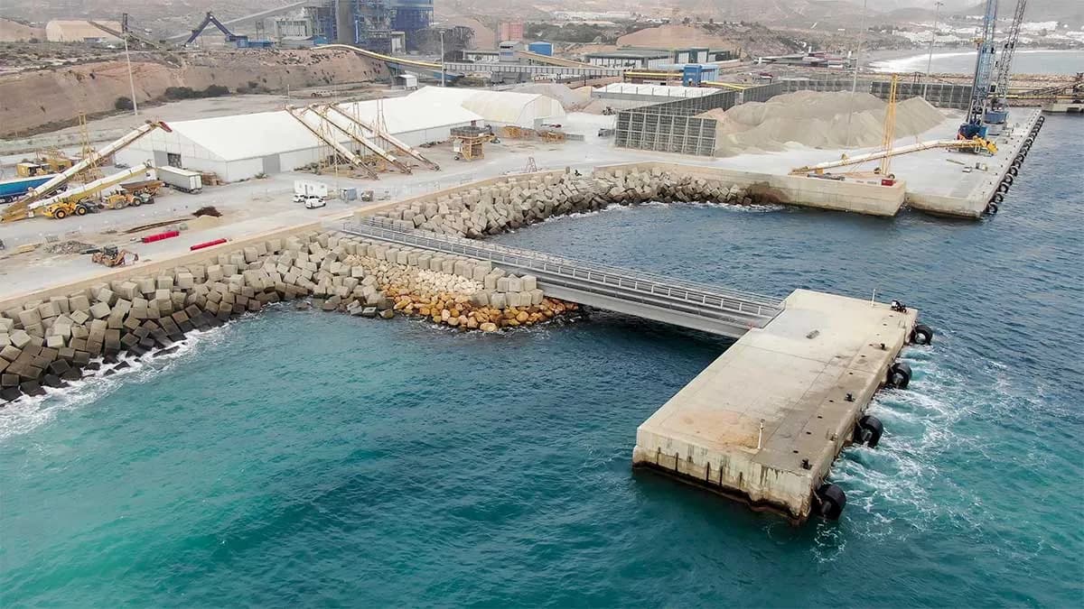 La Autoridad Portuaria de Almería concluye la conexión a tierra del duque de alba en el Puerto de Carboneras
