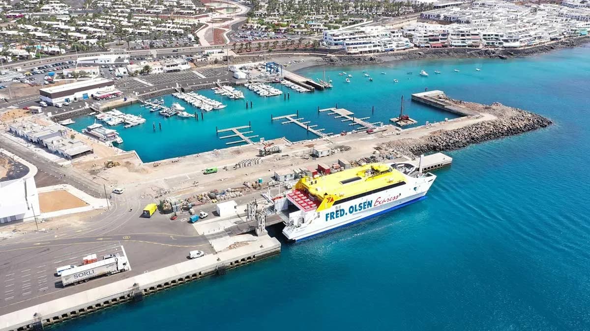 Finalizado el dique martillo de abrigo de la dársena pesquera del puerto de Playa Blanca