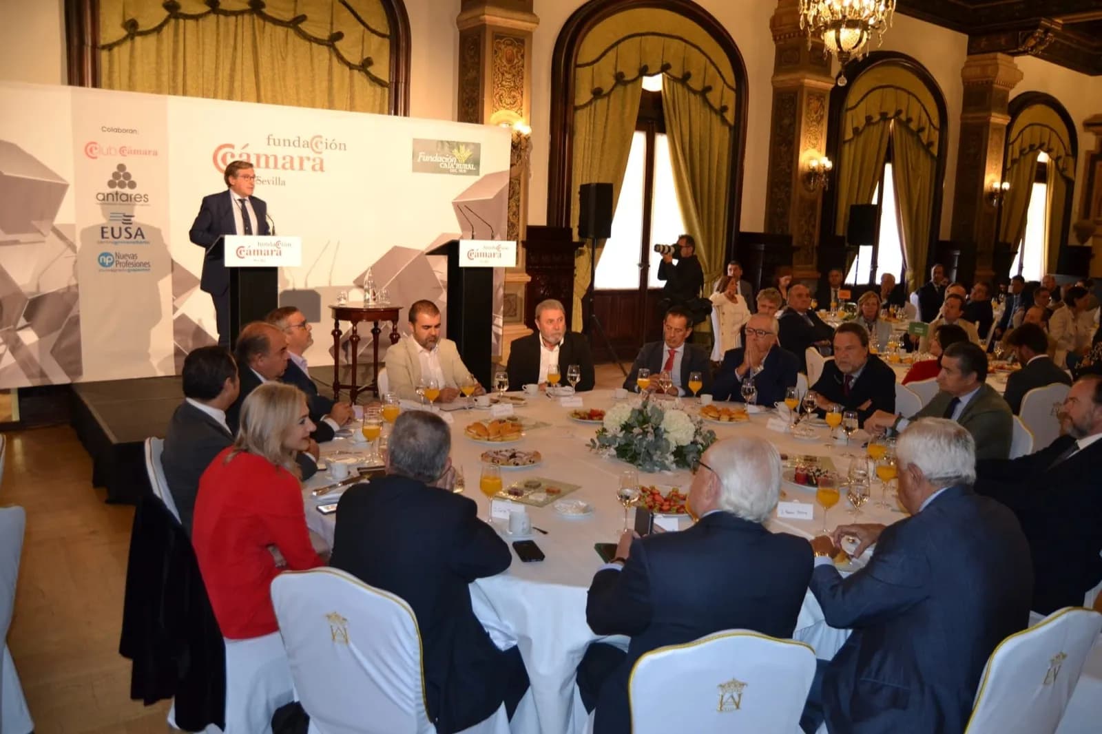 El presidente del Puerto de Sevilla aboga por una alianza con Algeciras, Huelva y Cádiz