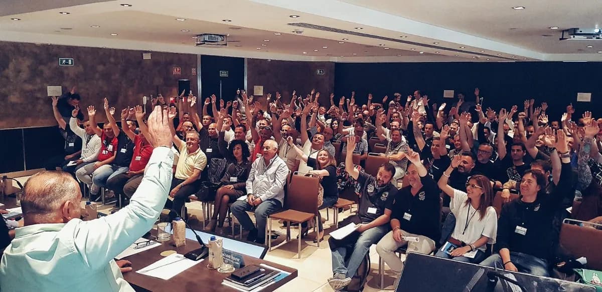 Alfombra roja de Coordinadora a los agentes del acuerdo de la estiba