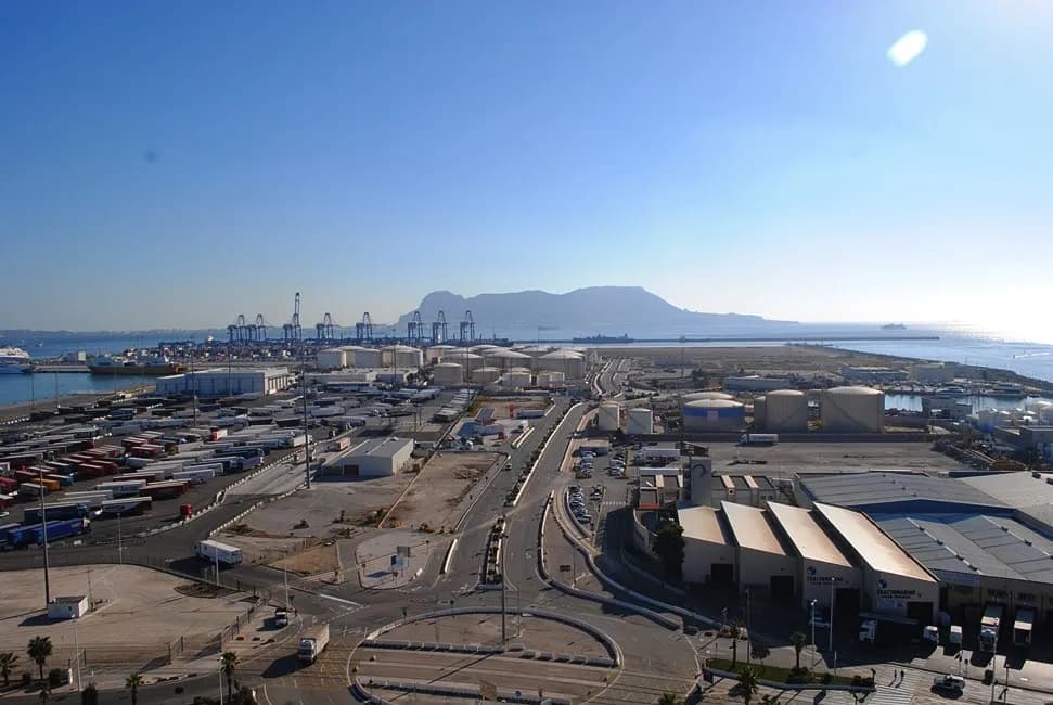 La APBA renovará el alumbrado exterior de sus recintos portuarios para mejorar la eficiencia energética