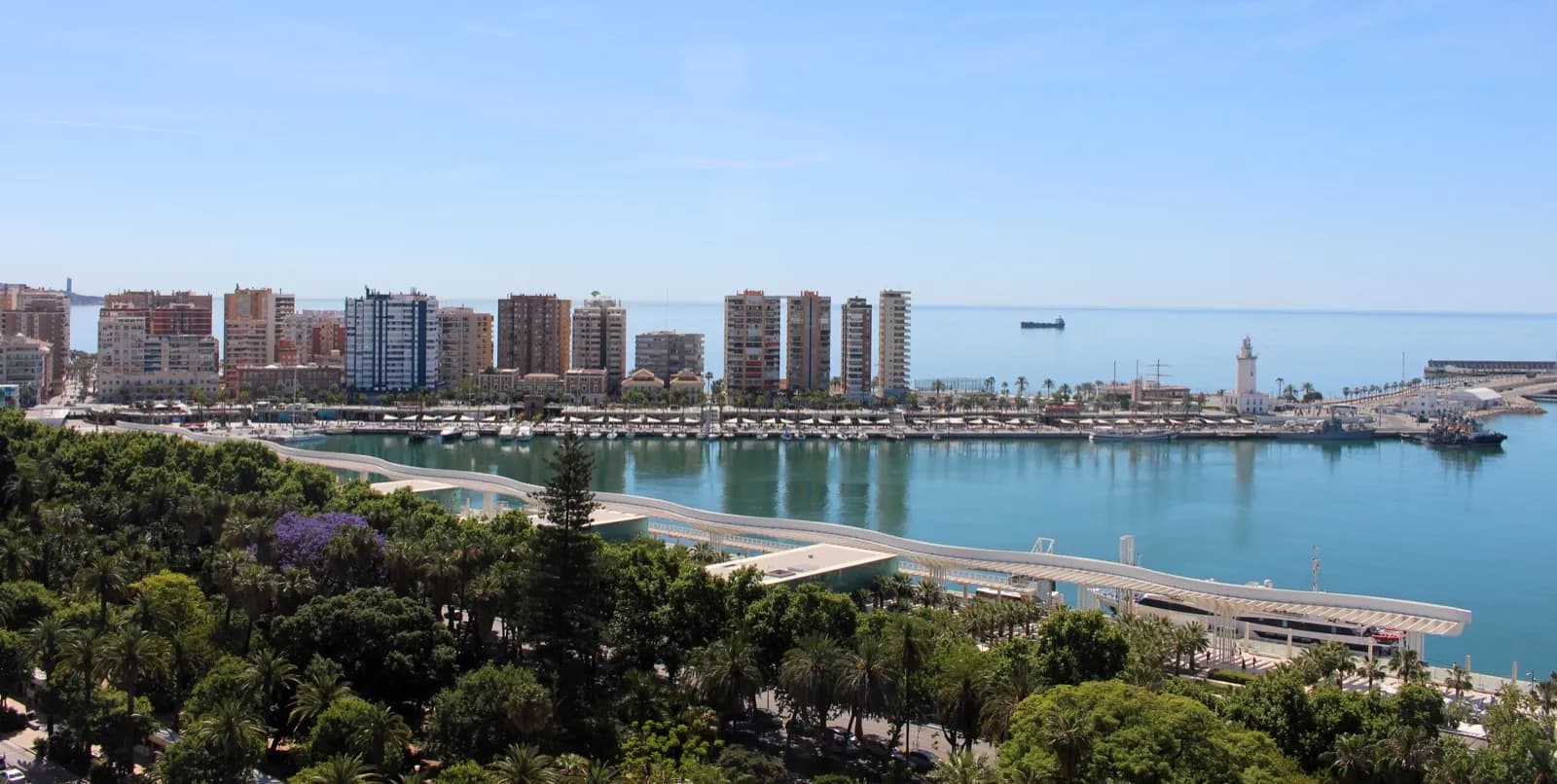 El Puerto de Málaga ha presentado una propuesta para el desarrollo de instalaciones de energía fotovoltaica
