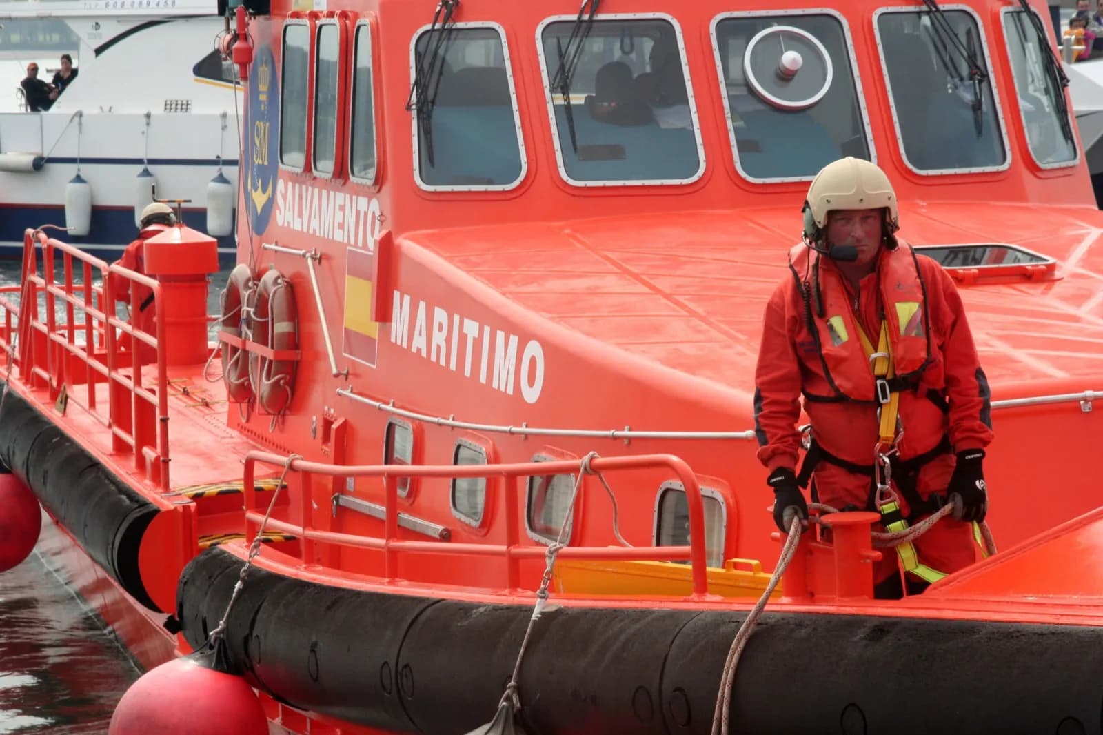 Salvamento Marítimo y las Fuerzas Armadas coordinan la evacuación de migrantes en la Isla de Alborán