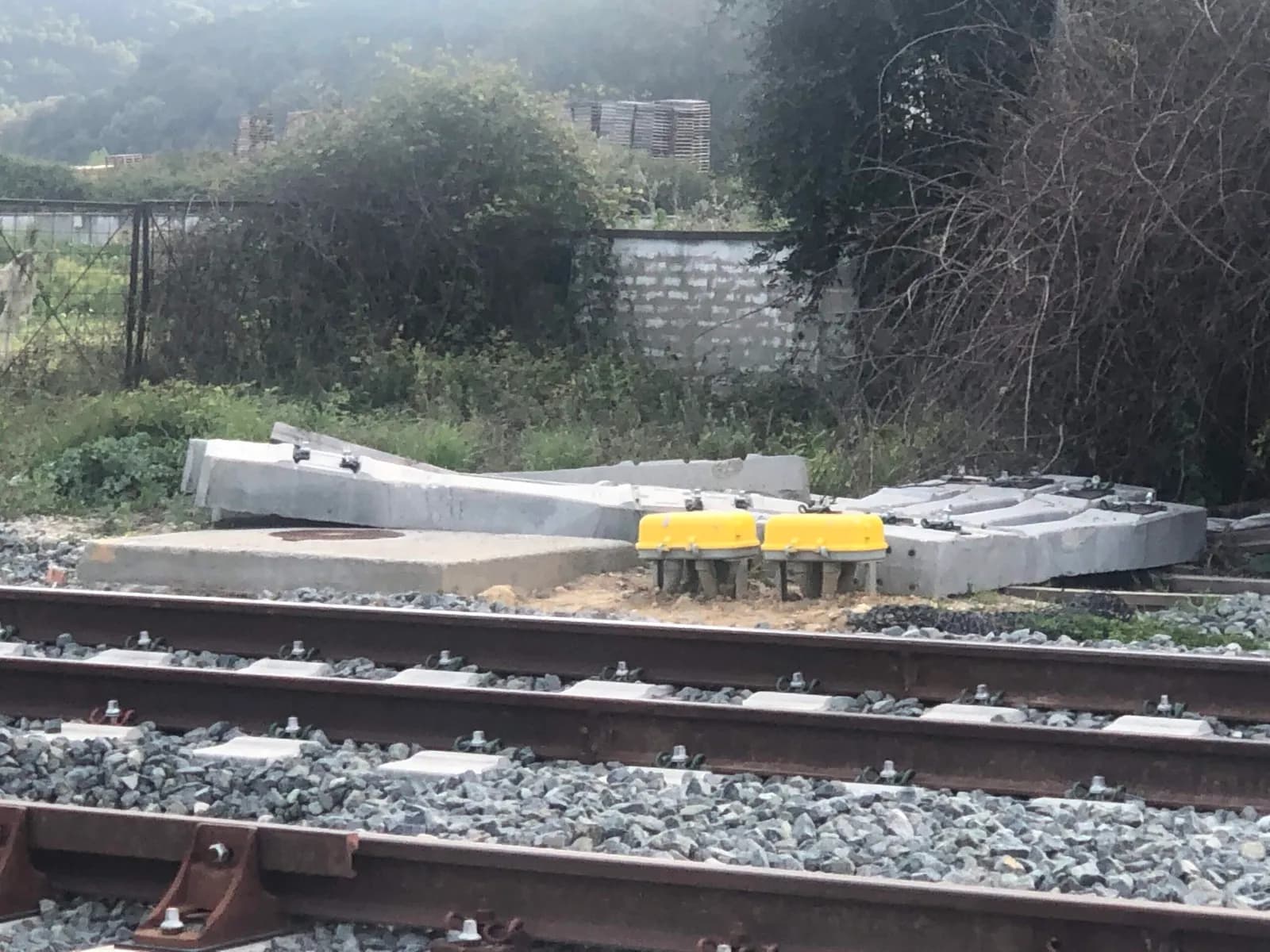 La plataforma en defensa del ferrocarril pide información sobre el estado de la obra que mantiene cortada la vía