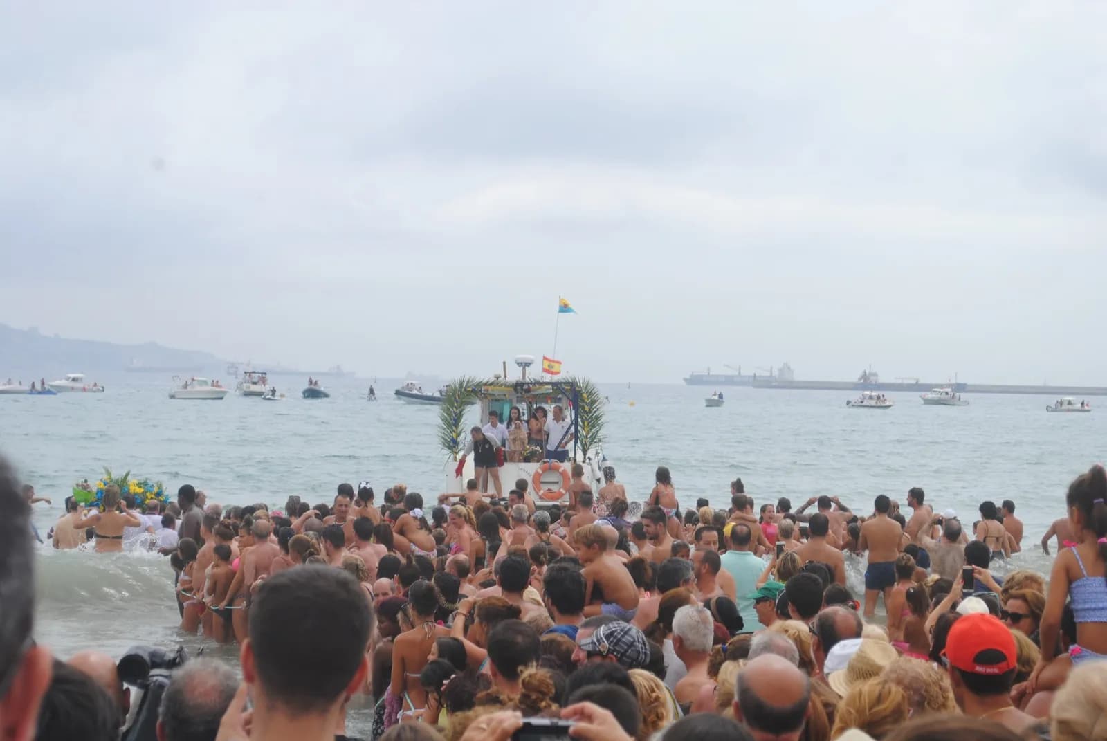 La Virgen de La Palma vuelve a emerger de las aguas de la Bahía de Algeciras
