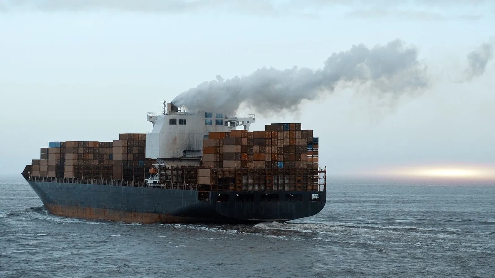 Los armadores europeos piden extender la exención del EU ETS a todos los tráficos con las regiones ultraperiféricas