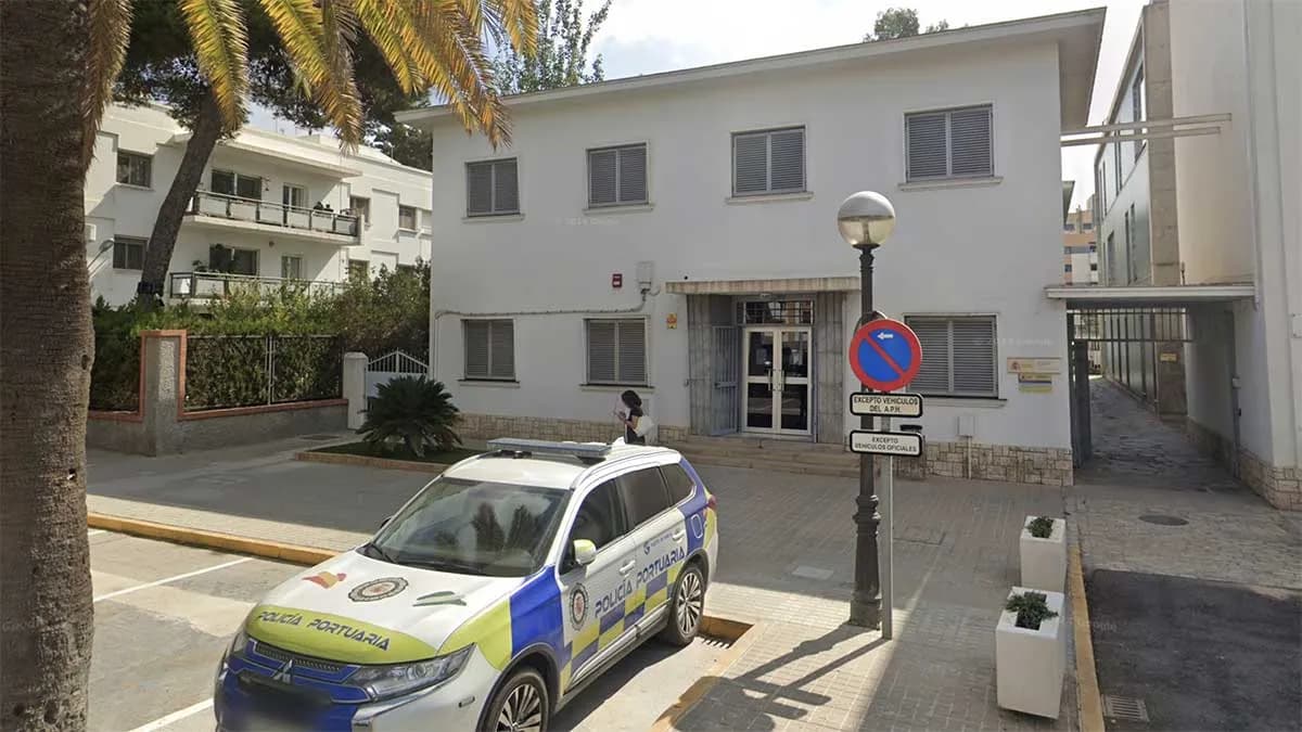Puerto de Huelva formaliza el contrato para habilitar el antiguo edificio de Estihuelva