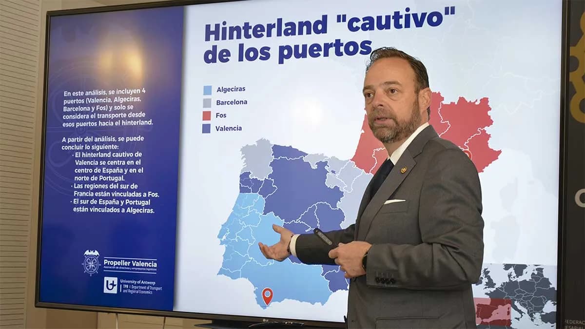 Un estudio posiciona el puerto de Valencia como hub de transbordo en medio de la crisis del Mar Rojo