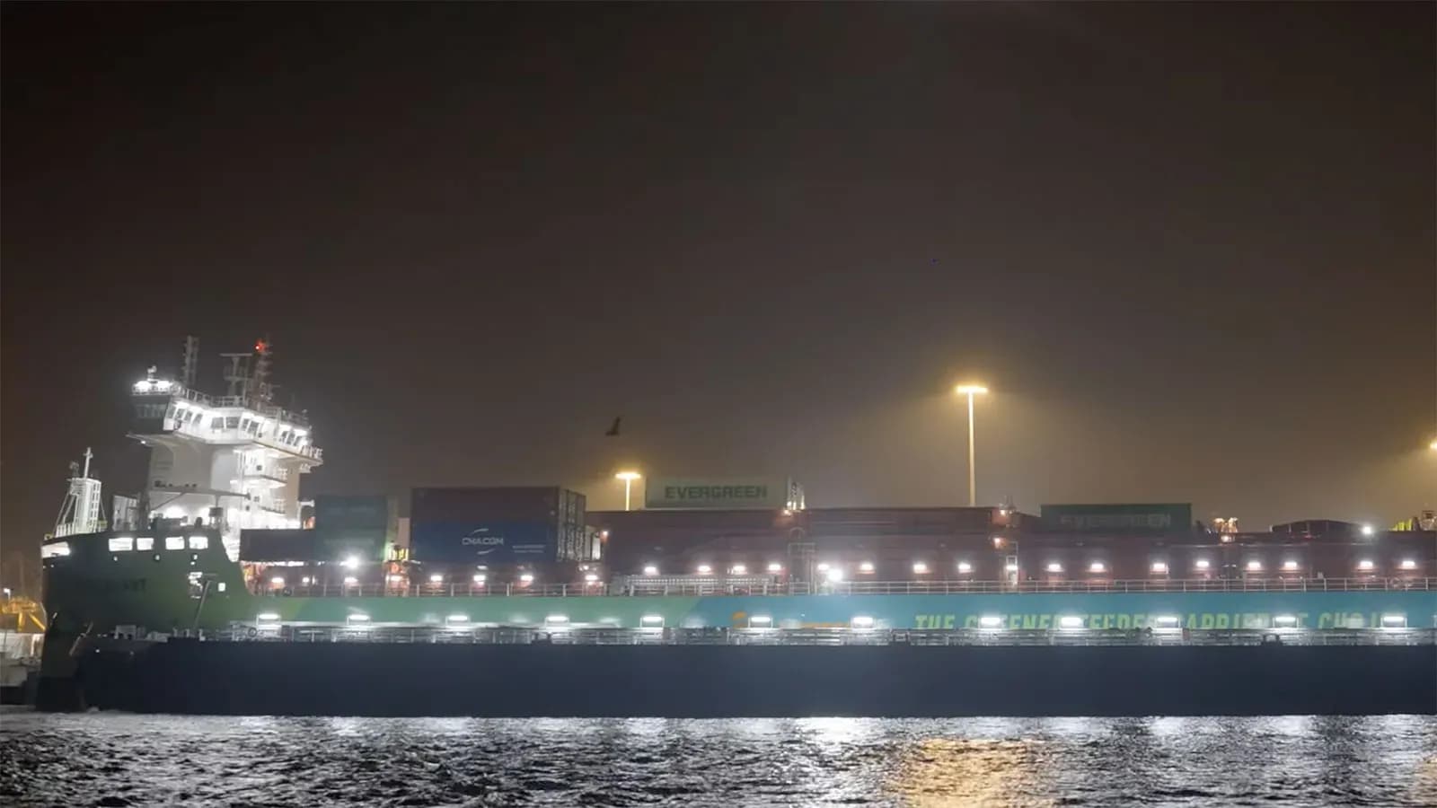 Róterdam completa el primer suministro de etanol a un buque oceánico