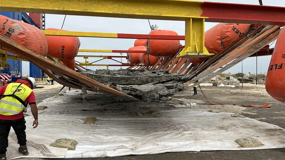 La Autoridad Portuaria de la Bahía de Cádiz finaliza con éxito la extracción del pecio Delta I