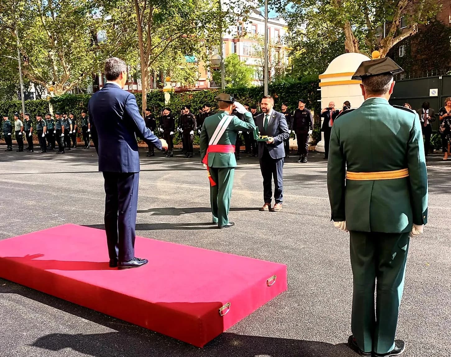 La Zona Franca de Cádiz recibe el Tricornio de Gala de la Guardia Civil