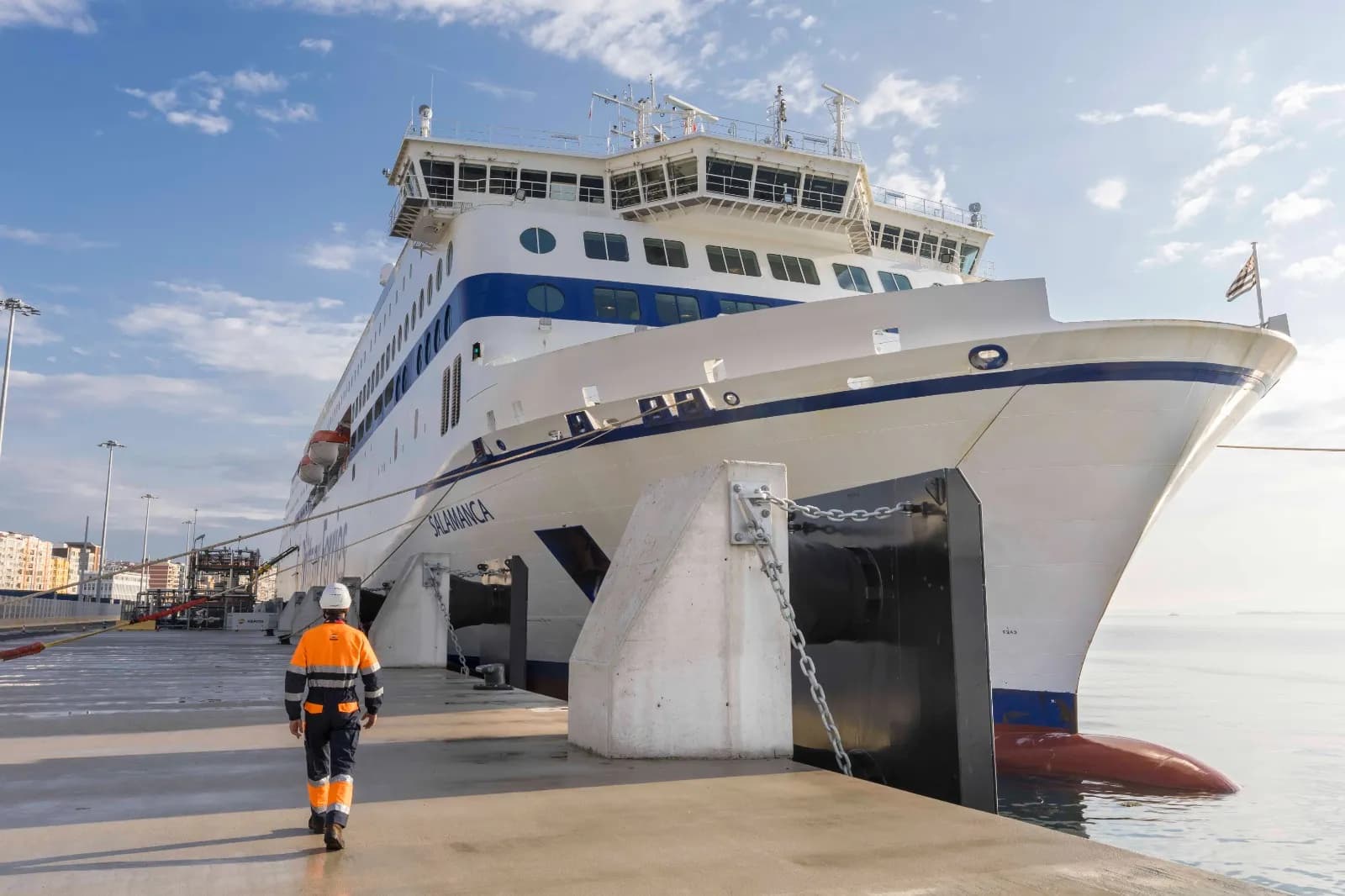 Repsol inicia el suministro de biometano licuado a buques de Brittany Ferries en Santander