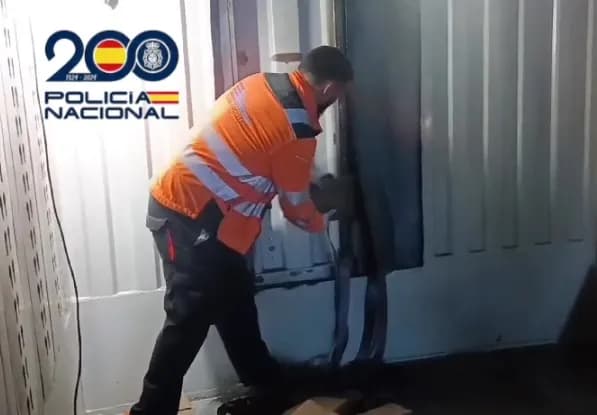 Interceptado en el Puerto de Algeciras un camión con 284 kilos de hachís ocultos en su estructura