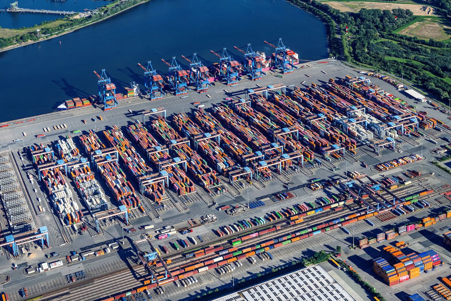 La Comisión Europea presenta una doble estrategia para los puertos y la industria marítima con el horizonte puesto en 2035