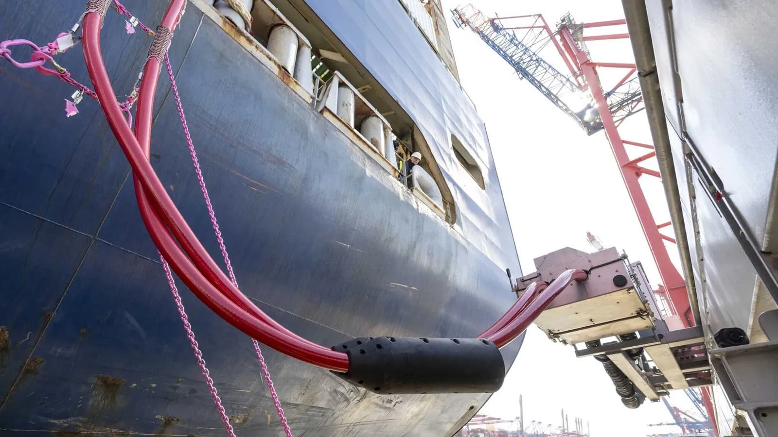 El Puerto de Hamburgo se convierte en pionero europeo en suministro eléctrico en tierra para buques de carga