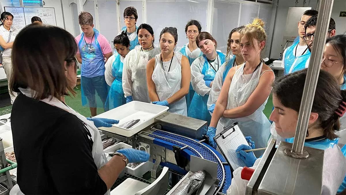 El IEO capacita a futuros observadores científicos pesqueros en el buque INTERMARES