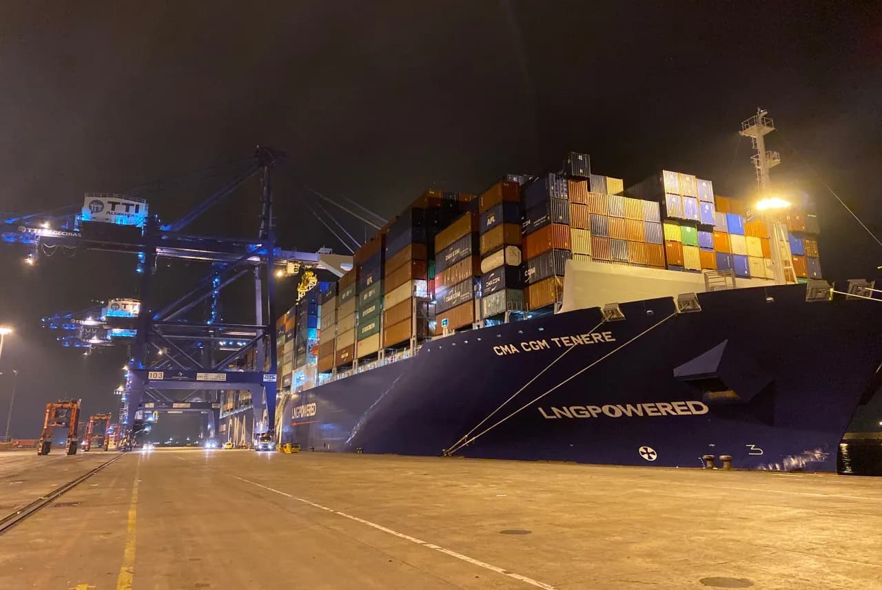 La terminal de TTIA recibe al «CMA CGM Tenere», propulsado por GNL