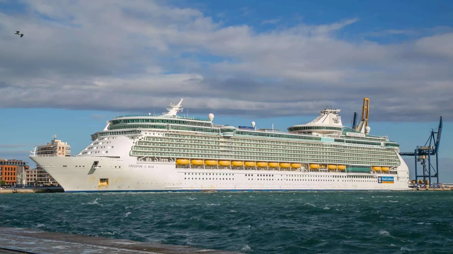 El Estado de Alarma provoca la cancelación de 44 escalas de cruceros en Cádiz