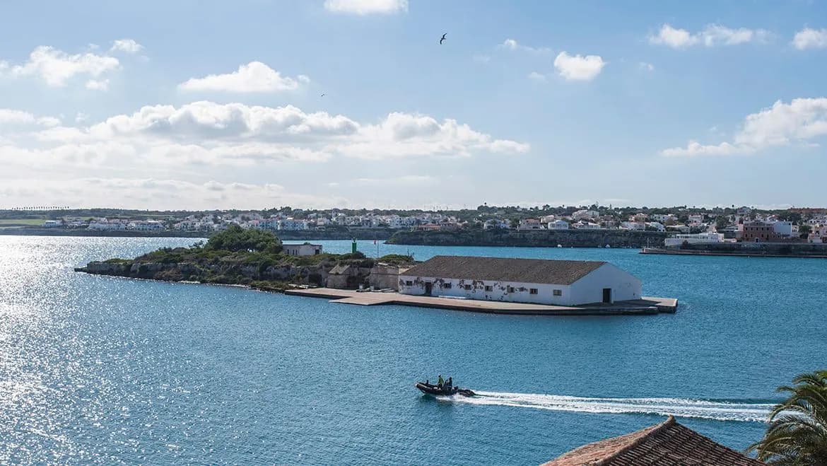 La Isla Plana se incluirá en la zona de servicio del Puerto de Mahón
