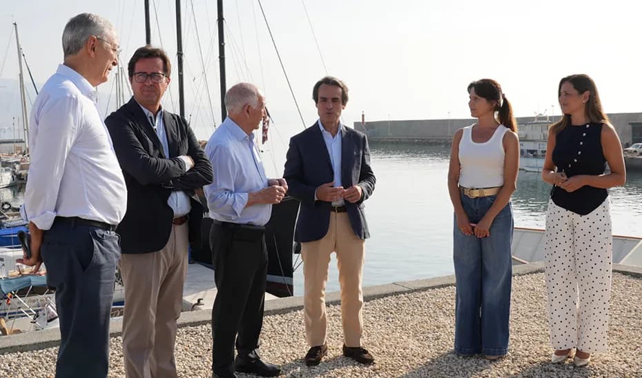 La Junta de Andalucía concluye la renovación de los ocho pantalanes del puerto de Roquetas de Mar