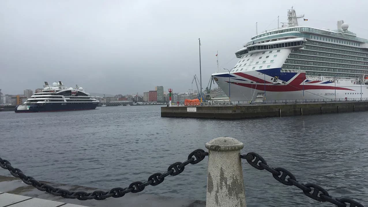 El Puerto de La Coruña recibe la escala del crucero de lujo «Le Champlain»