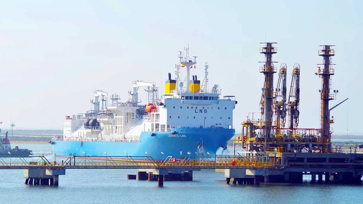 El Puerto de Huelva recibe la primera escala del «Levante LNG»