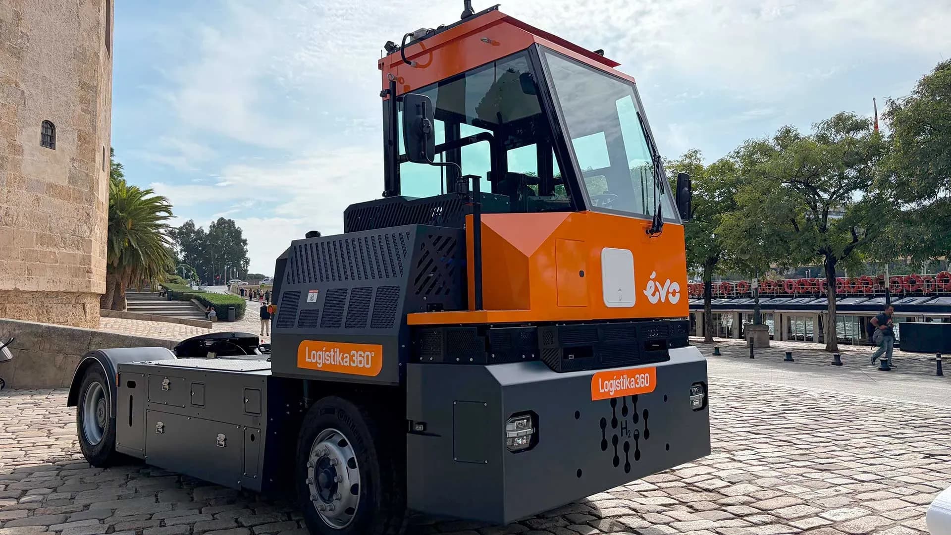 El Puerto de Algeciras iniciará las pruebas en entorno real del H2Tractor para operaciones logísticas con hidrógeno