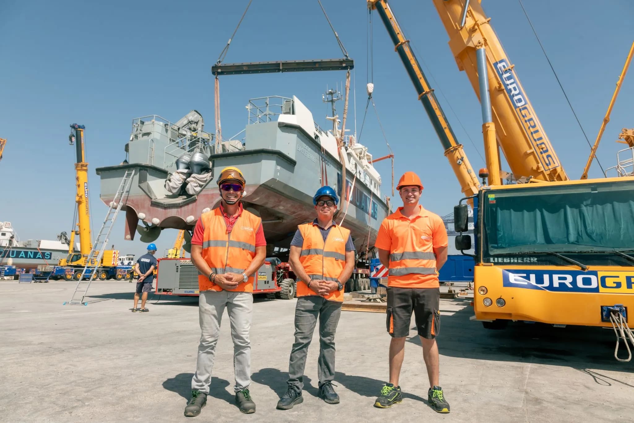 Logistika 360 dirige en el puerto de Algeciras la botadura de dos embarcaciones destinadas a Vigilancia Aduanera