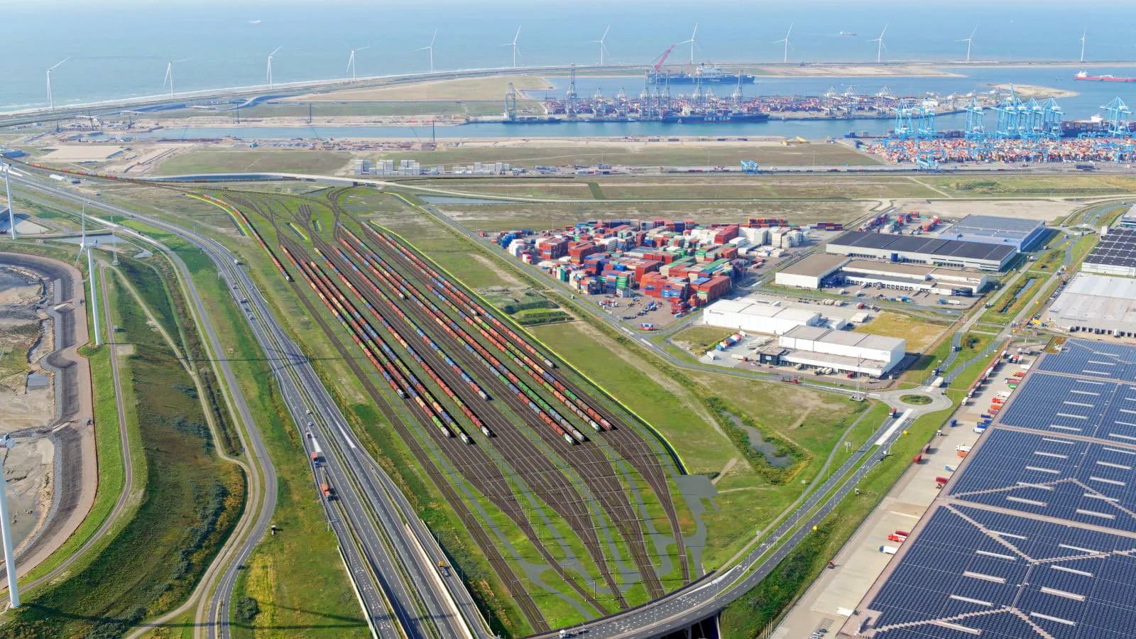Rotterdam completes the foundations of the largest container expansion in Northern Europe