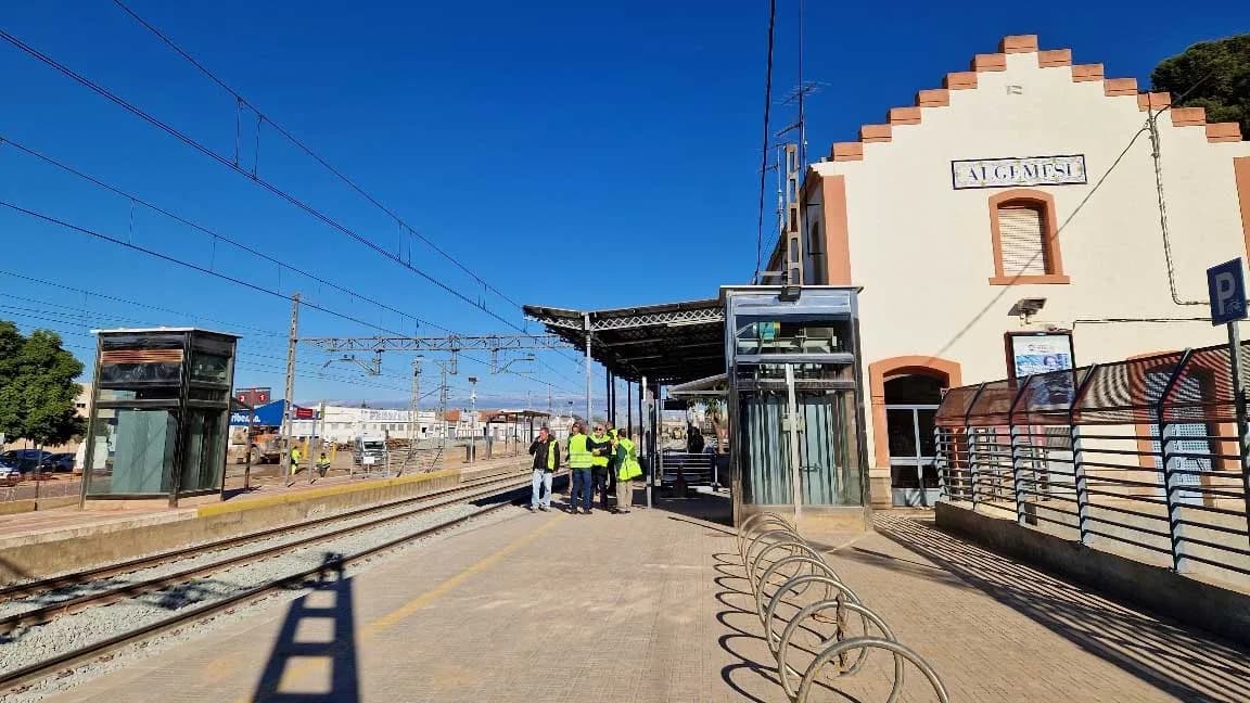 El Ministerio de Transportes restablece la conexión ferroviaria directa entre el Puerto de Valencia y Madrid