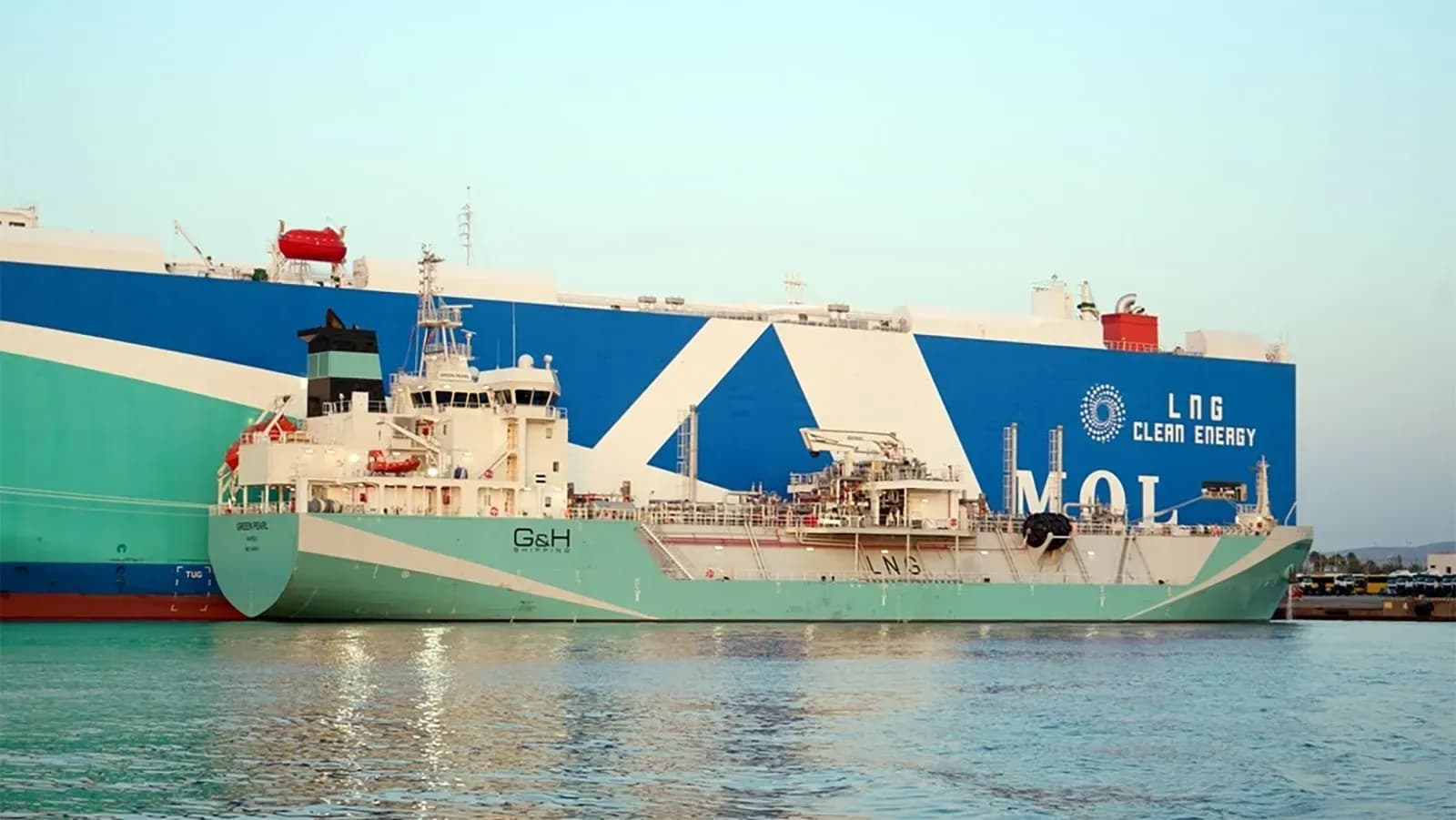 Axpo realiza en Barcelona su primera operación de suministro de bio-GNL a un buque de MOL