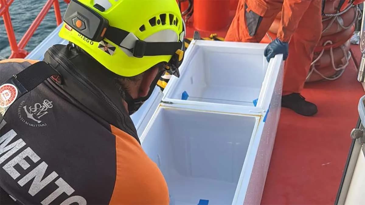 La carga hallada en el Estrecho y el golfo de Cádiz pertenece a un portacontenedores afectado por un temporal en aguas portuguesas
