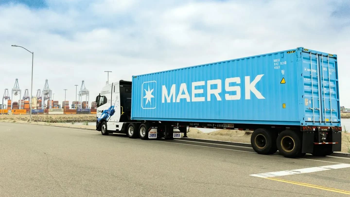 Maersk aplica recargos temporales por el alza global del combustible en el transporte intermodal